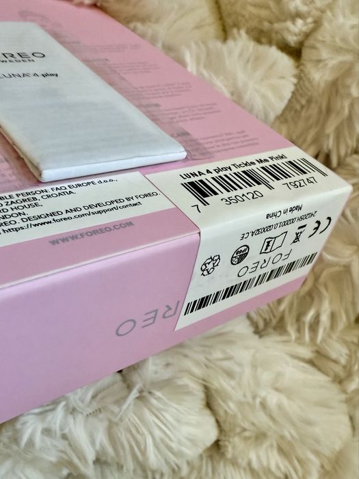 Foreo Luna 4 Play - Facial cleansing brush