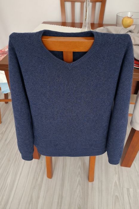 Sweter granatowy w serek damski