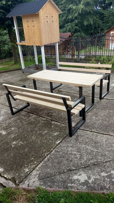 Meble ogrodowe,  stół i ławki, domki dla dzieci, huśtawki, studnia