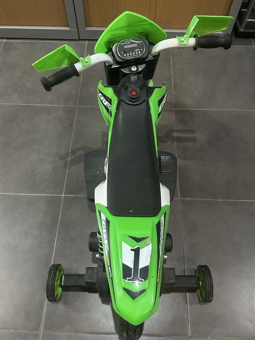 Mota eléctrica de criança