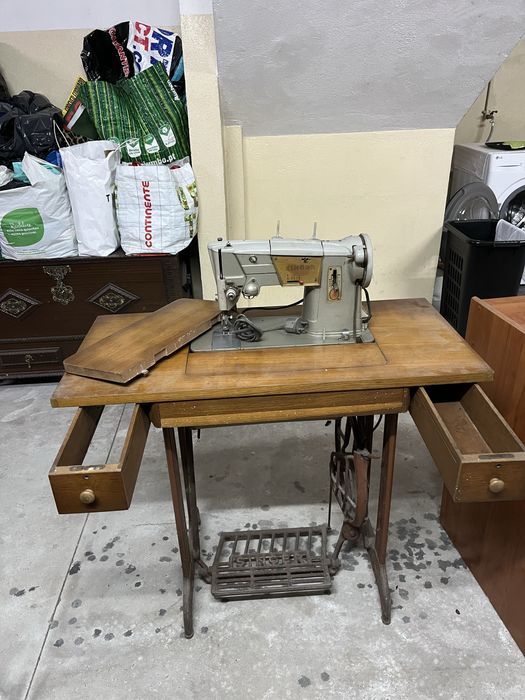 Maquina de costura Singer