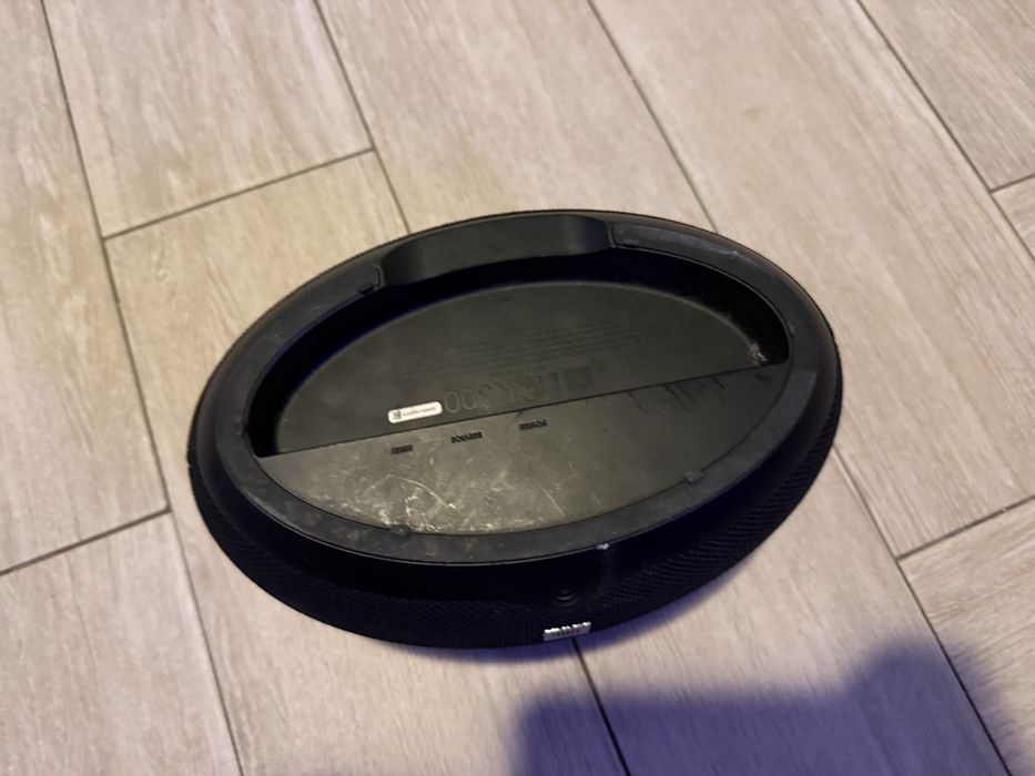 Vendo coluna JBL Link 300 em perfeitas condicoes acompanha de carregador, so funciona ligada a corretnte