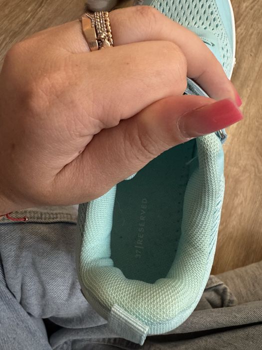 Кроссовки reserved