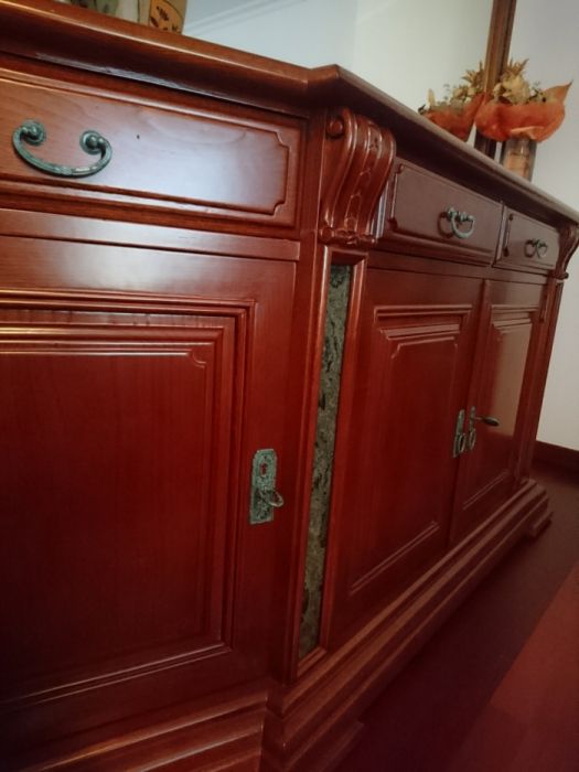 Móvel de sala em madeira maciça