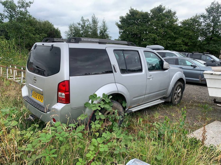 Nissan Pathfinder 2010року