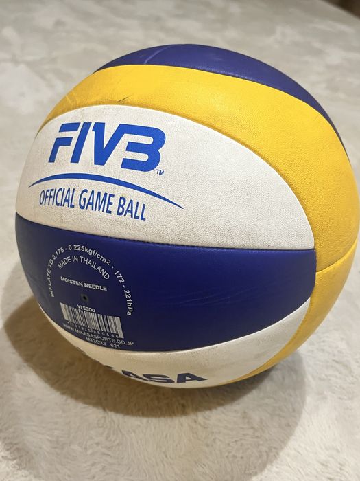 Bola de Voleibol Mikasa VLS300 Oficial – Assinada pela FPV