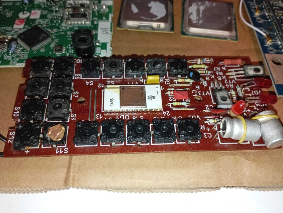 Плати, Радіодеталі