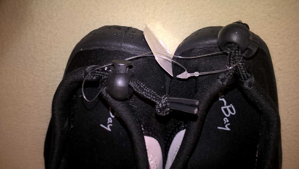 Жіночі фірмові аквашузи Wave