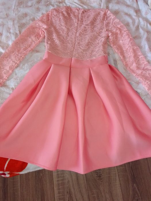 Нарядное платье на девочку