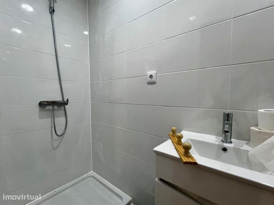 Apartamento T3 com aparcamento em zona de Coselhas
