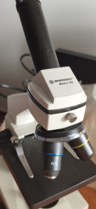 Microscópio com câmara USB e acessórios