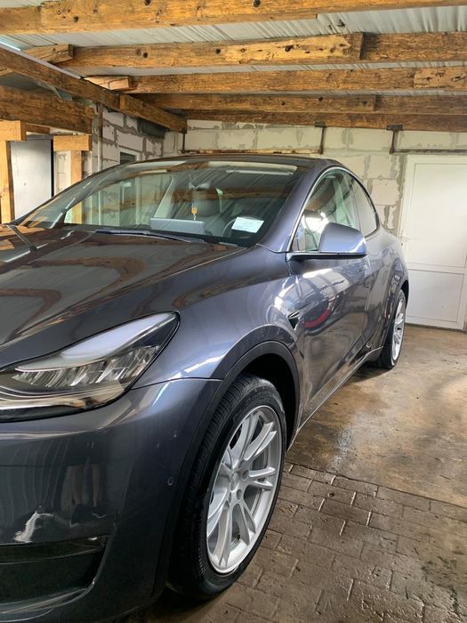 Продам Tesla Y в гарному стані