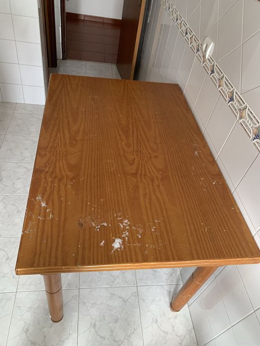 Mesa de madeira para recuperar