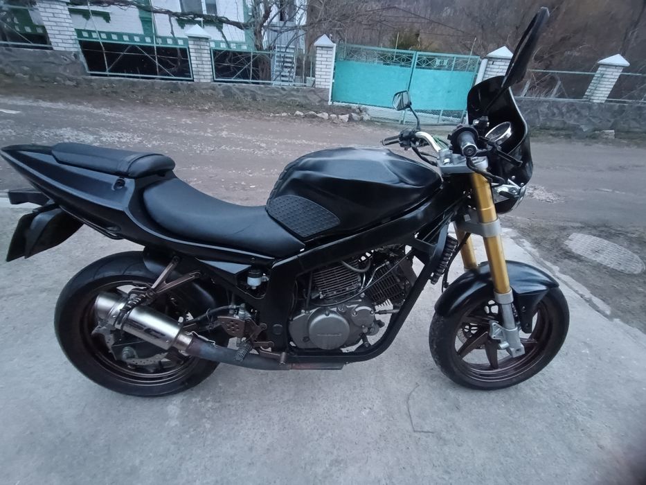 Продам Hyosung  GT250
