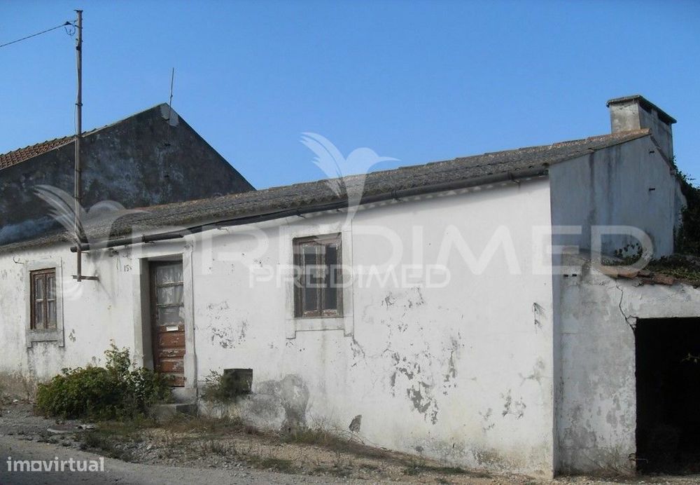 MONTOITO. Casa rústica para recuperar junto à praia