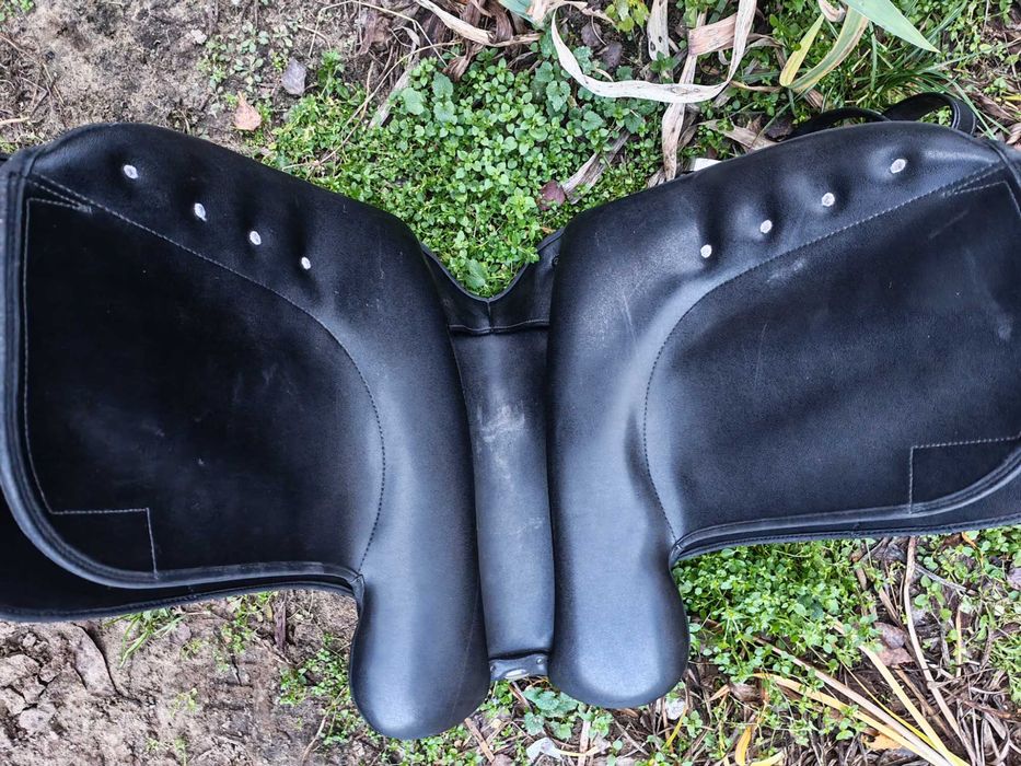 Siodło ujeżdżeniowe Wintec Isabell 17,5" – czerwony łęk