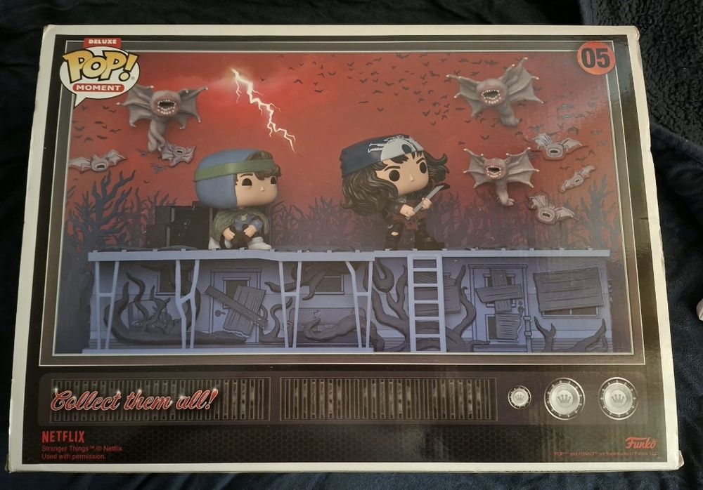 Funko Pop Moment Deluxe Stranger Things - Dustin e Eddie05