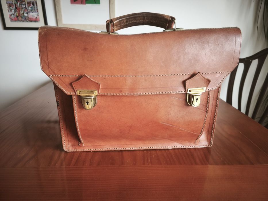 Mala pele unisexo. Bom estado.