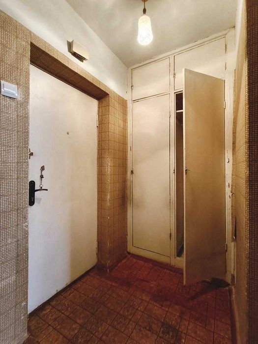 Продаж 1-кімнатної квартири 31 м2 по Левка Лук'яненка, р-н Електрону.