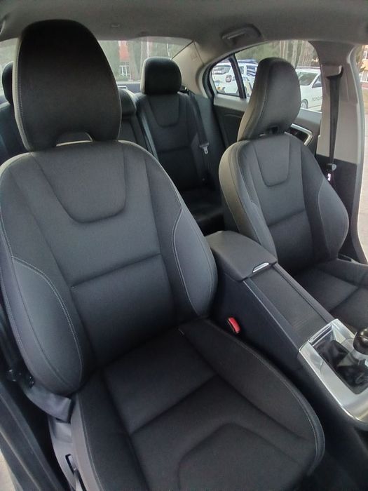 Автомобіль Volvo S60