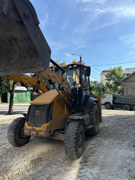 Послуги екскаватора-навантажувача. Оренда екскаватора погодинно.