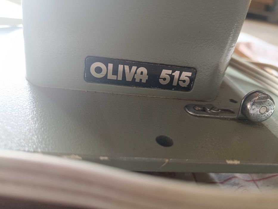 Máquina de costurar - Oliva 515