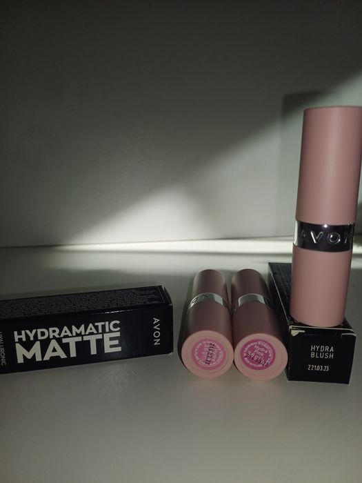 Szminka Hydramatic Matte Avon