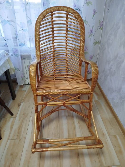 Продам крісло гойдалку із лози