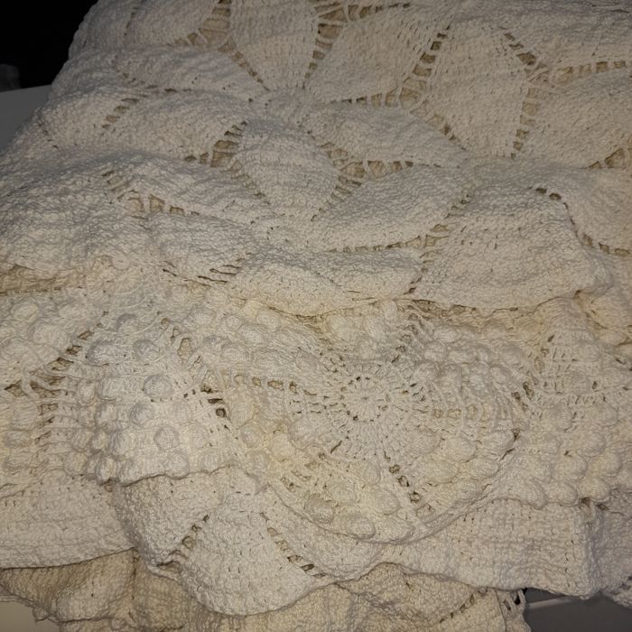 Colcha de renda feita à mão