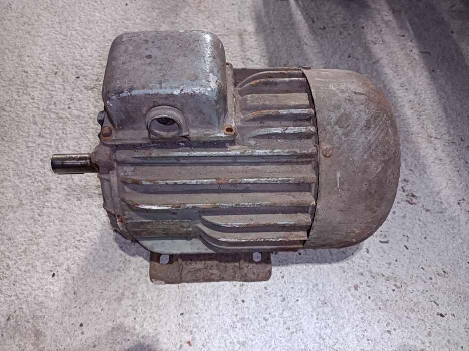 Silnik 3 fazowy uszkodzony