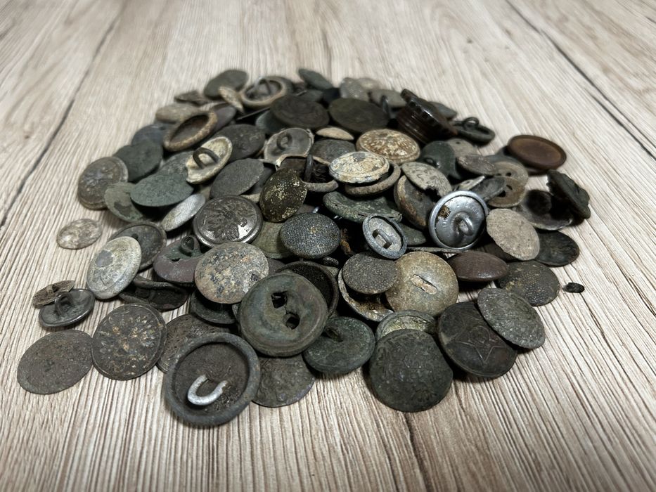 Stare guziki wykopki antyki (5)