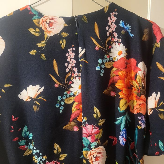 Sukienka elegancka granatowa w kwiaty r.50