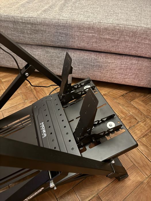 Moza R5 + Pro Gt omega wheelstand