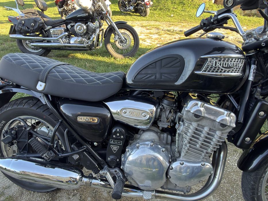 Triumph thunderbird 900
