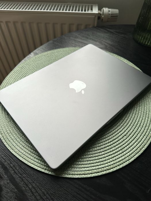 Macbook pro 14 cali 2021