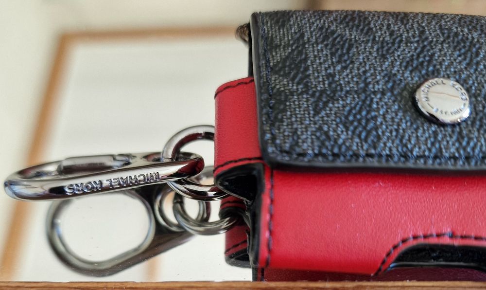 Capa AirPods da Michael Kors (Original) 6,3cm x 5,5cm x 2,5cm