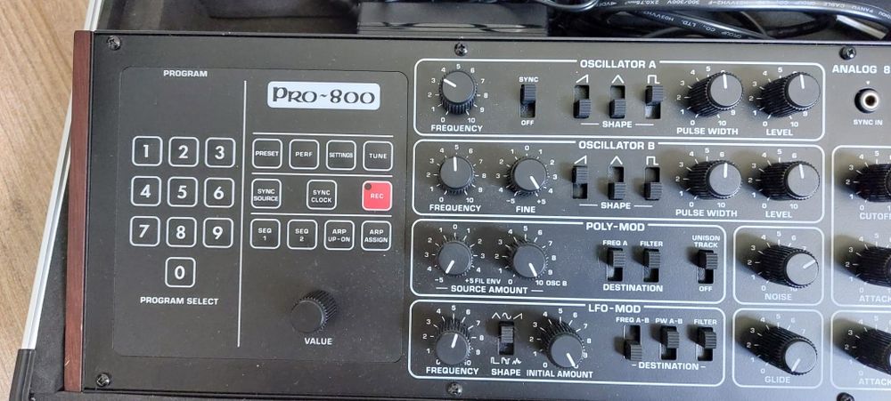 Behringer PRO-800 + Flyht Pro Case – Como Novo