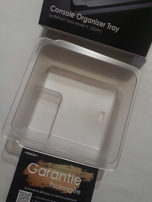 Лоток-органайзер для центральноіі консолі Tesla Model 3 (2024+)