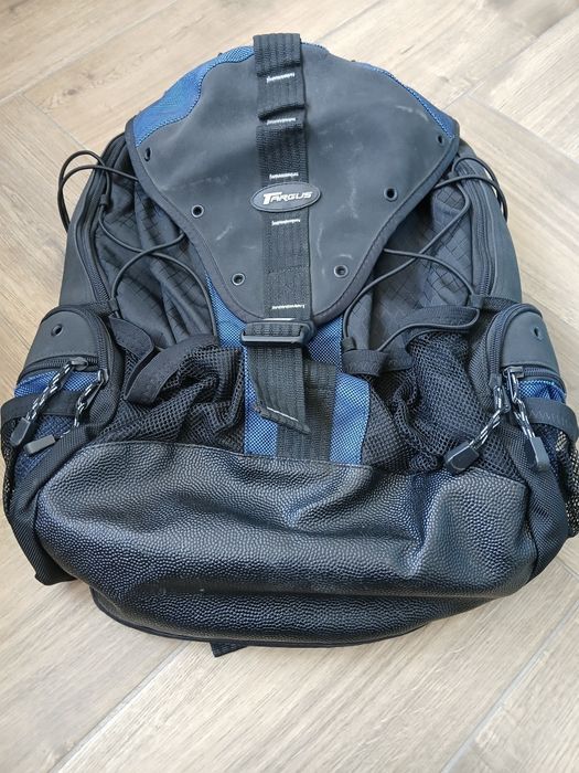 Plecak Targus na laptopa, solidny plecak miejski i do pracy, czarno‑niebieski