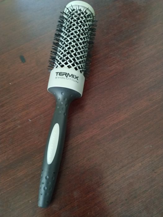 Escova alisadora e escova iónica