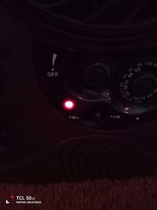 Aparelho antigo com rádio/ lanterna fluorescente/ ventilador .