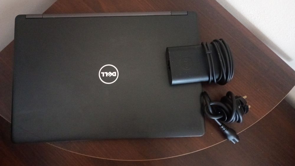 Ноутбук Dell із зарядкою