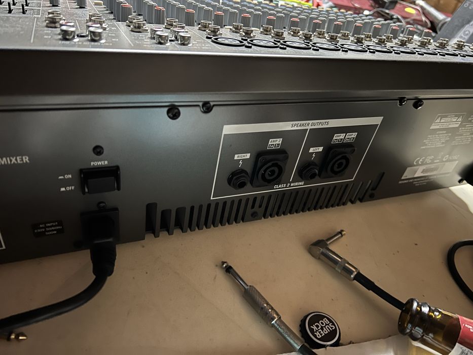 Mesa de mistura amplificada Samson S4000