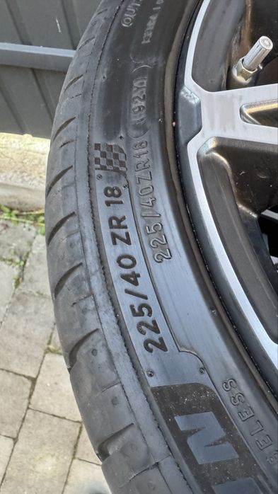 Оригінальні диски KIA R18 з шинами Michelin Pilot Sport 4 225/40 R18