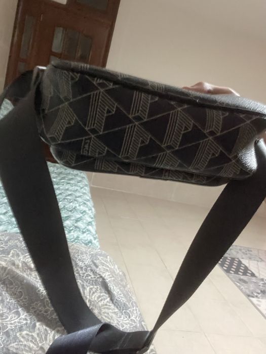 Bolsa Lacoste em bom estado
