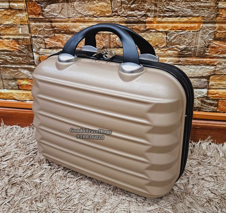 Necessaire / Mala / Bolsa Viagem Novos - 35cm - Muito Bonitos