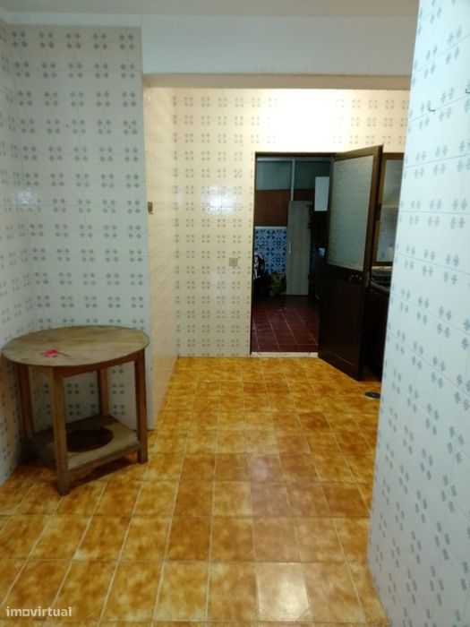 Apartamento T4+1 em Rés-do-chão — Bom estado.
