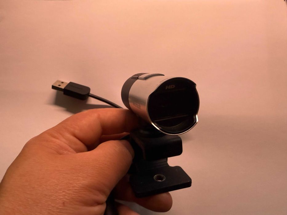 Webcams Logitech QuickCam IM e Microsoft LifeCam Studio