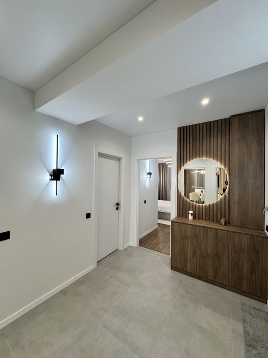 Центр .Продаж 2 кім квартири з великою кухнею та єврорем ,2 гардеробні