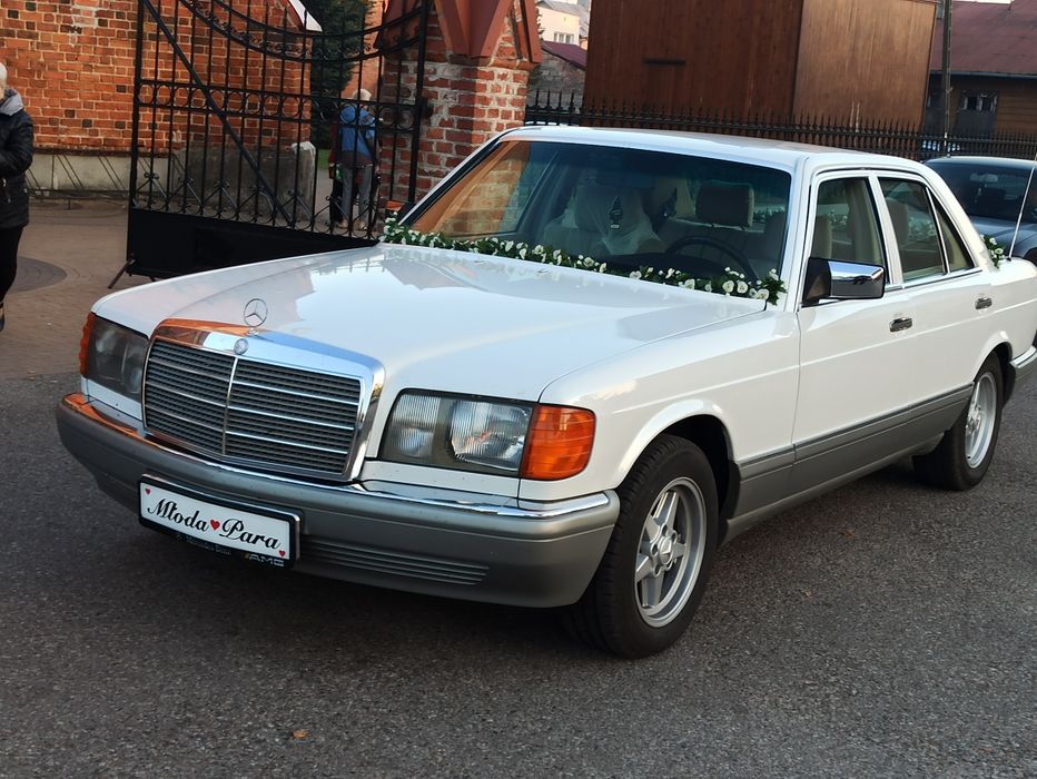 Mercedes W126 biała perła do ślubu i inne klasyki